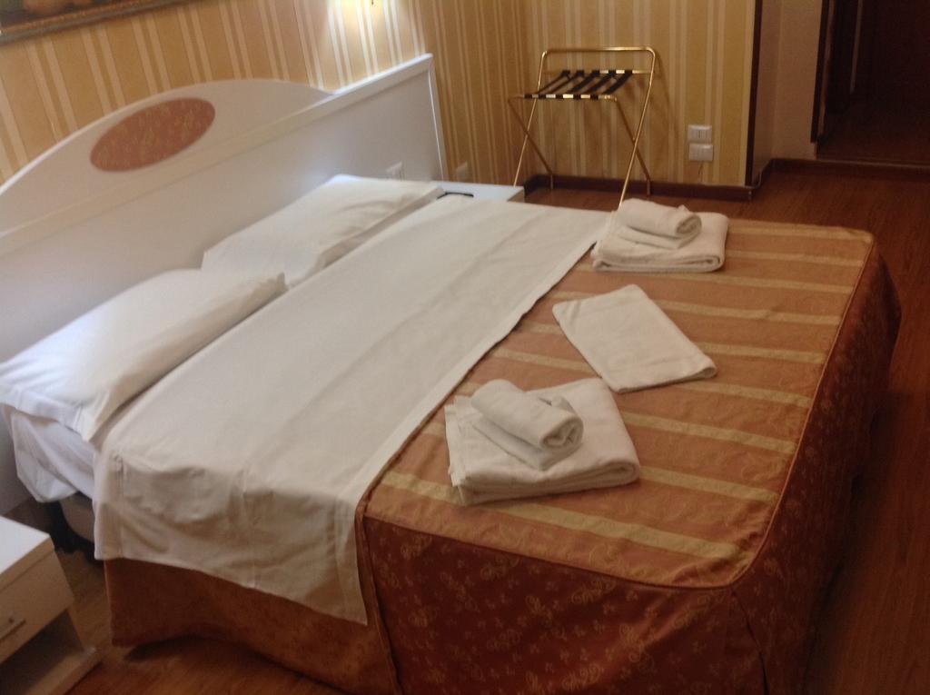 Rome Palace Hotel Habitación foto